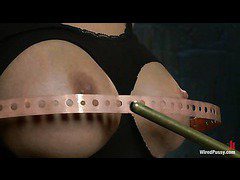 A hot blonde MILF cumming on the sybian while shocked